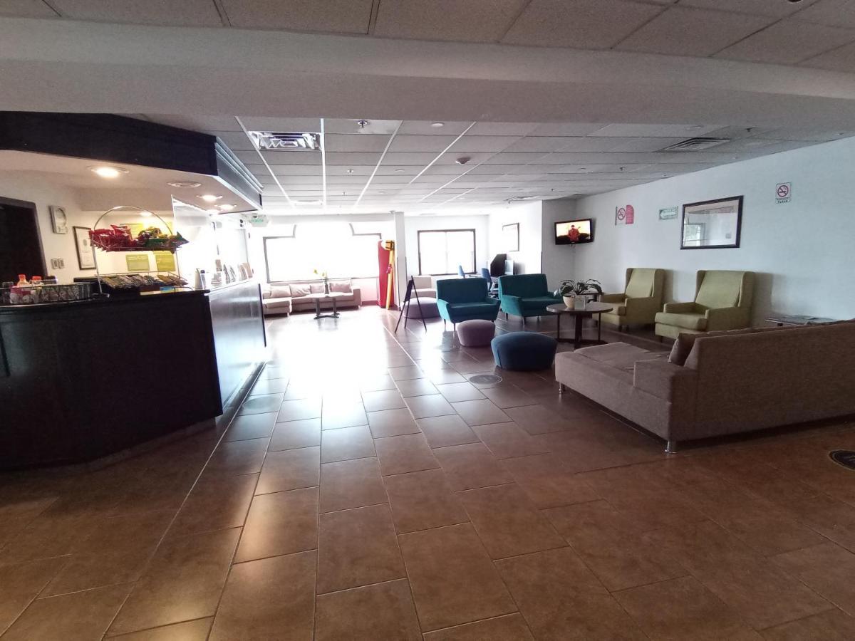 Microtel Inn And Suites By Wyndham Toluca Exteriör bild