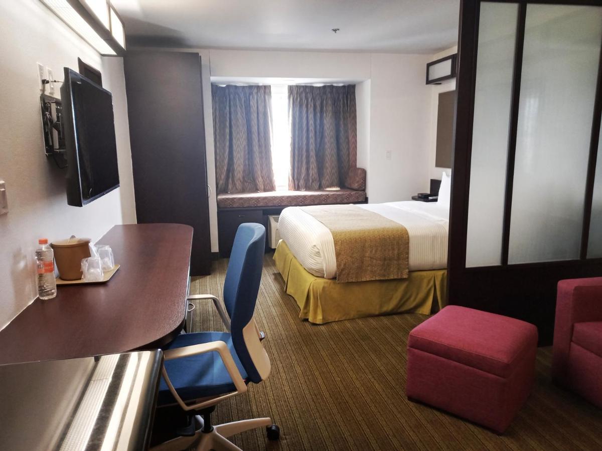 Microtel Inn And Suites By Wyndham Toluca Exteriör bild