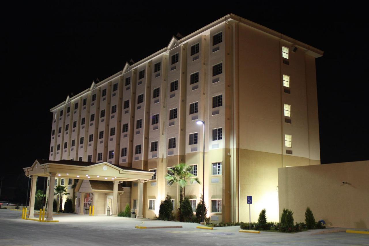 Microtel Inn And Suites By Wyndham Toluca Exteriör bild