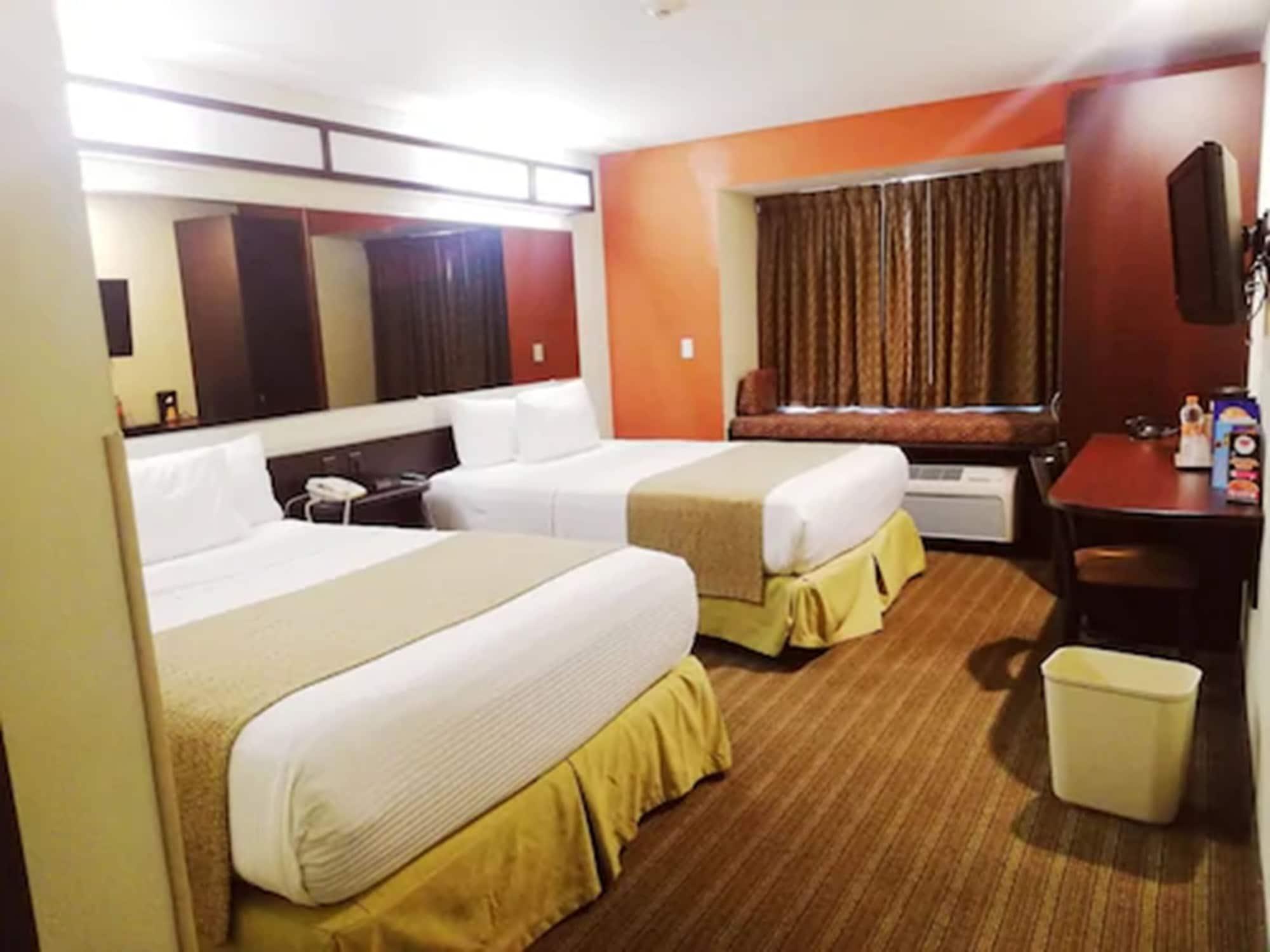 Microtel Inn And Suites By Wyndham Toluca Exteriör bild