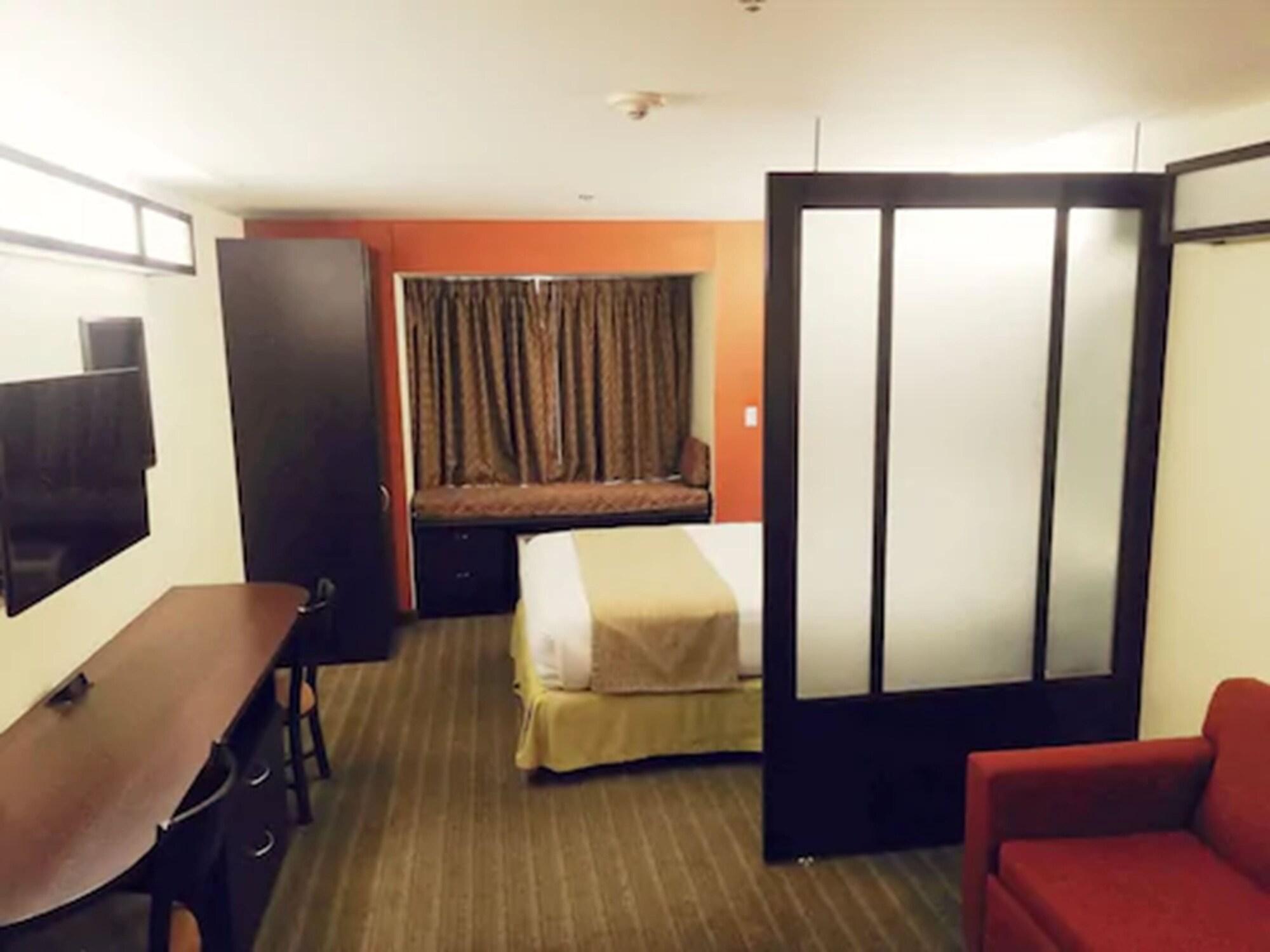 Microtel Inn And Suites By Wyndham Toluca Exteriör bild