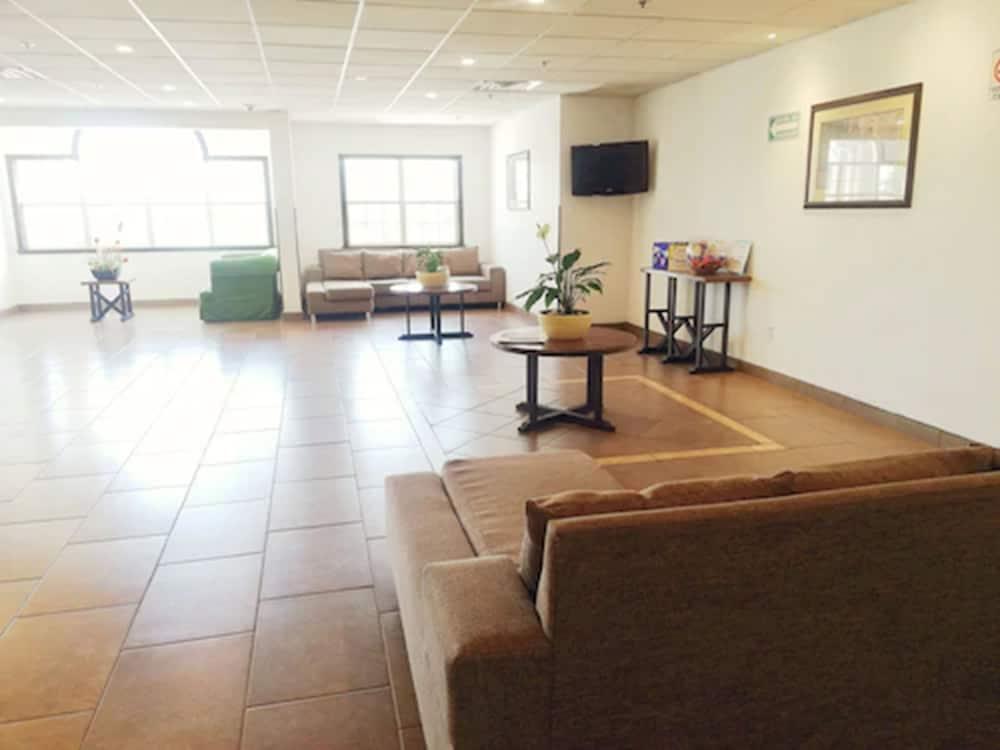 Microtel Inn And Suites By Wyndham Toluca Exteriör bild