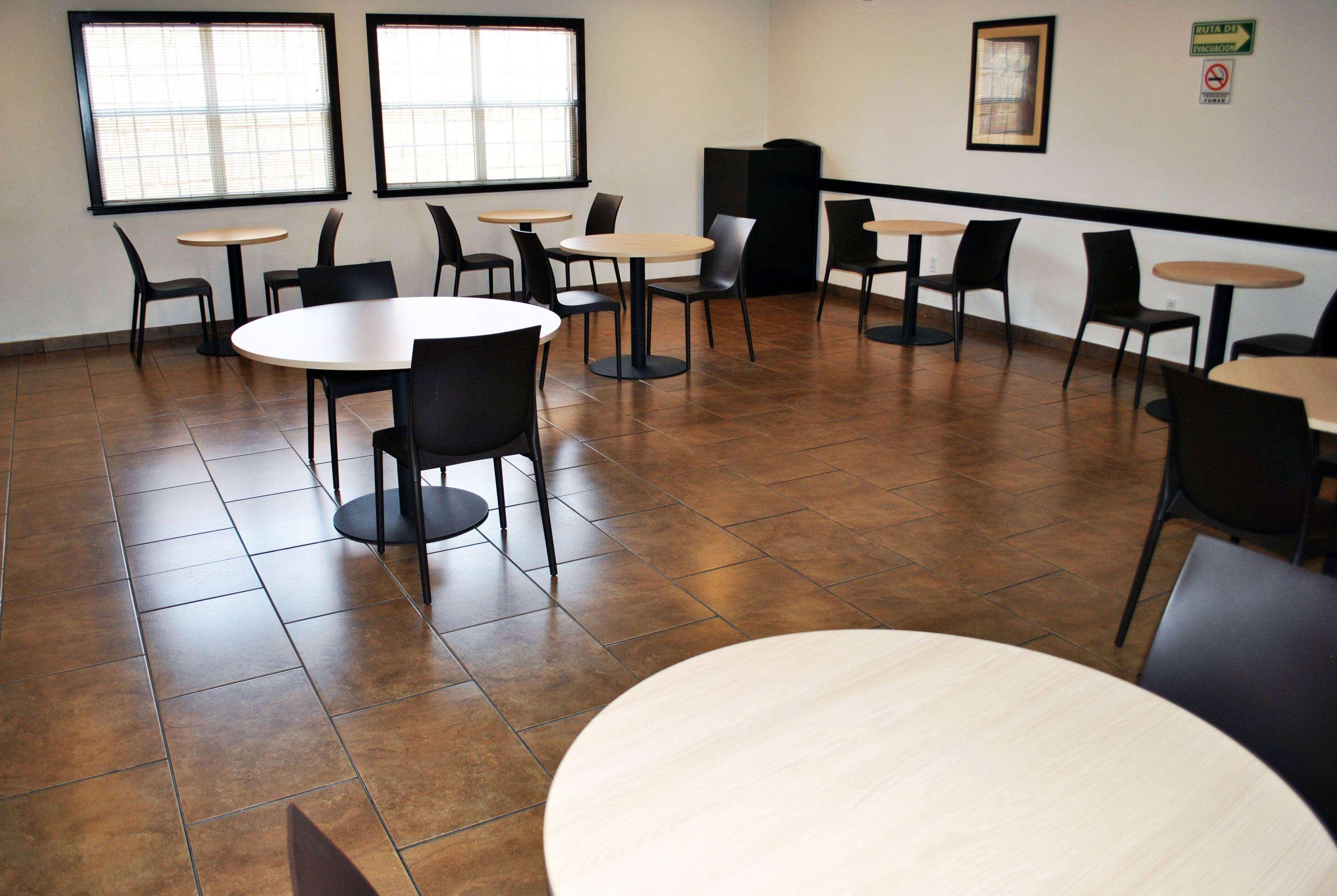 Microtel Inn And Suites By Wyndham Toluca Exteriör bild