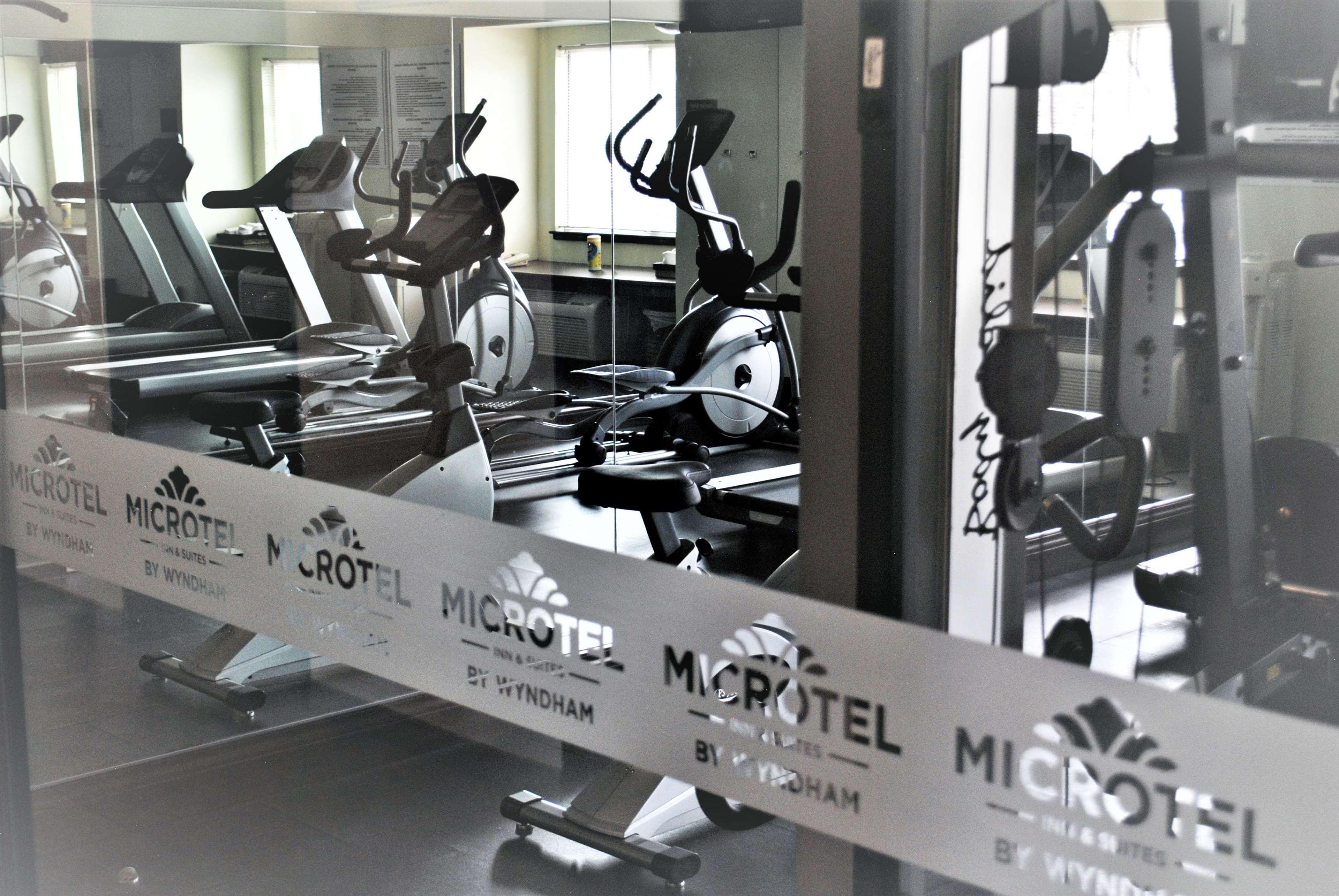 Microtel Inn And Suites By Wyndham Toluca Exteriör bild