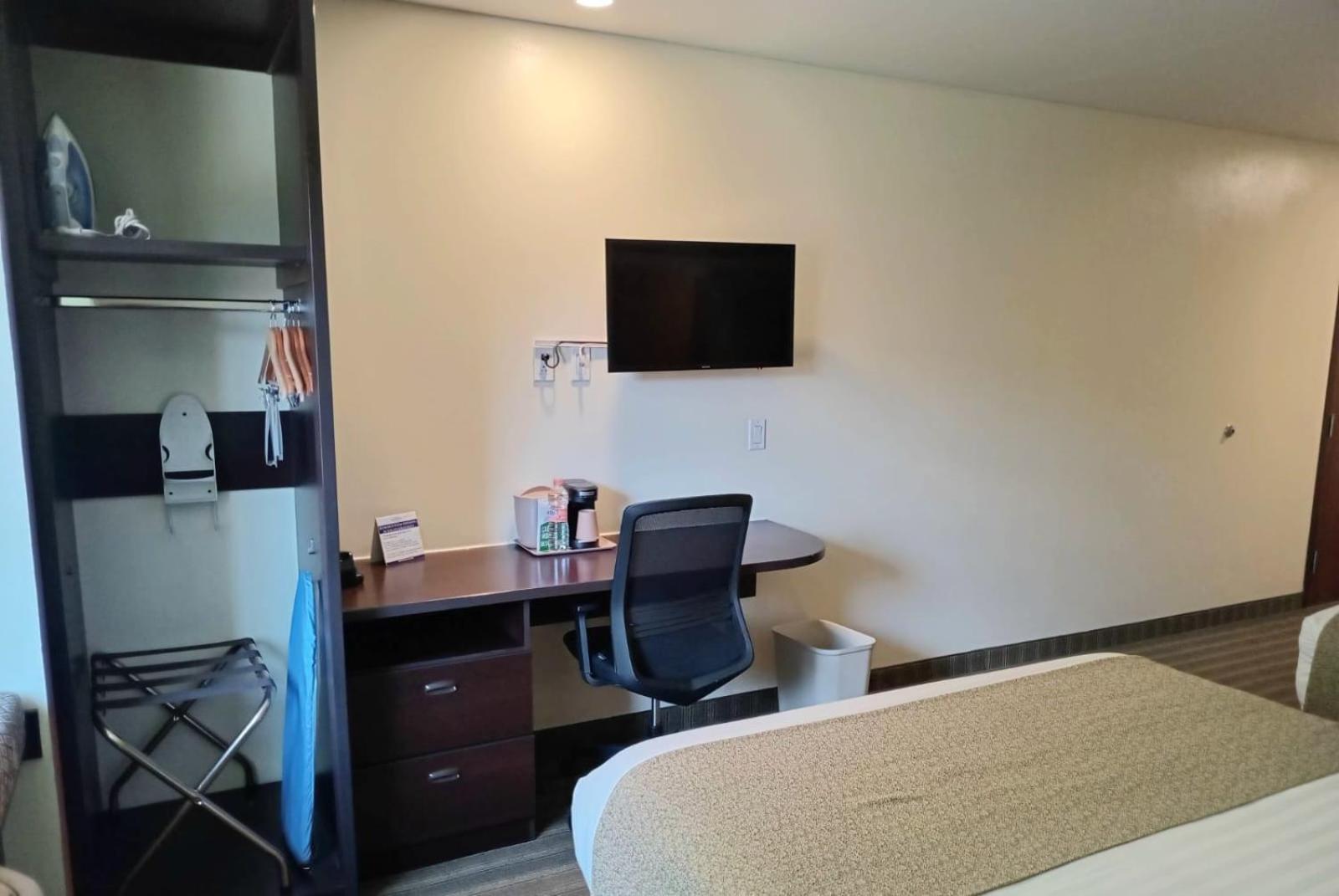 Microtel Inn And Suites By Wyndham Toluca Exteriör bild