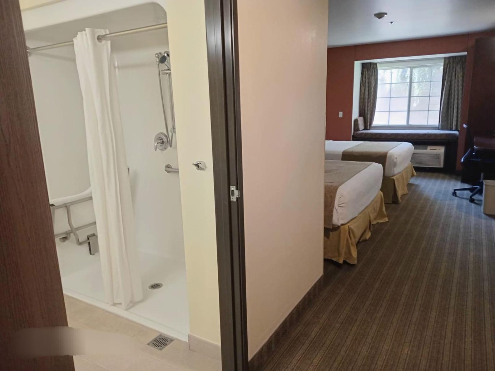 Microtel Inn And Suites By Wyndham Toluca Exteriör bild