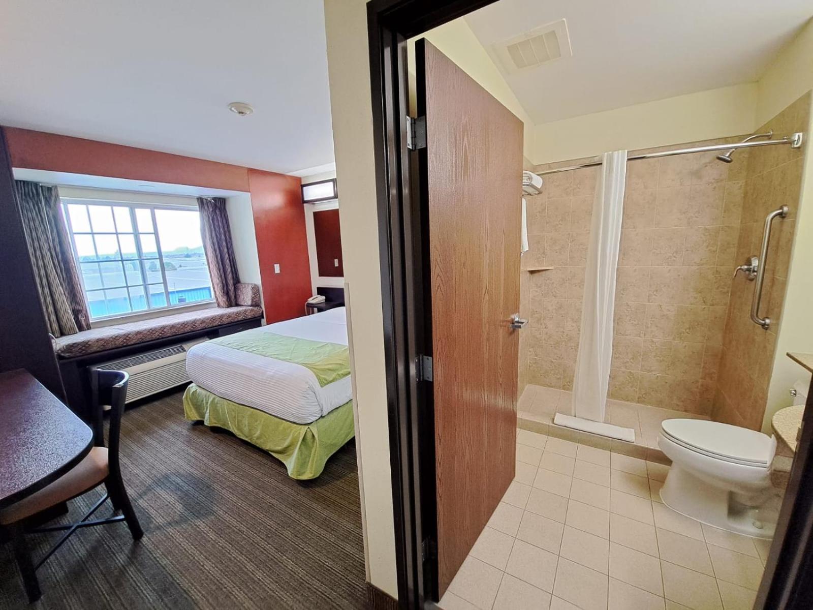 Microtel Inn And Suites By Wyndham Toluca Exteriör bild