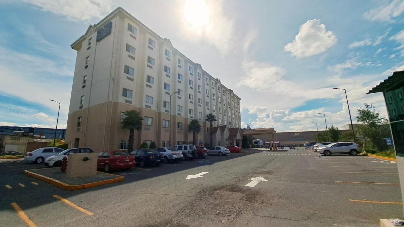 Microtel Inn And Suites By Wyndham Toluca Exteriör bild