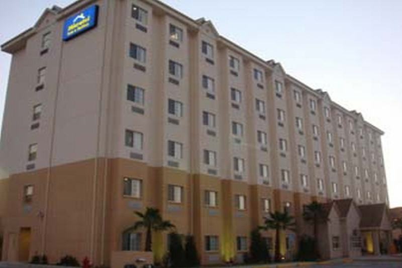 Microtel Inn And Suites By Wyndham Toluca Exteriör bild