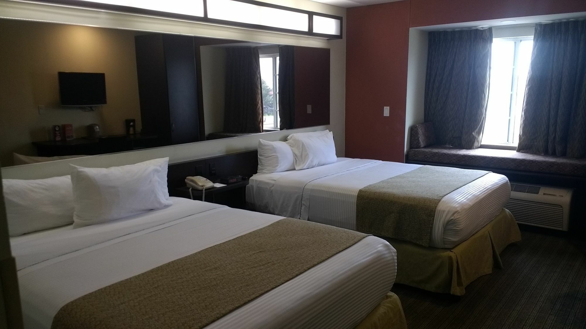 Microtel Inn And Suites By Wyndham Toluca Exteriör bild